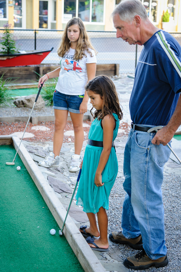 miniaturegolf_192w.jpg - Miniature Golf with the Family on Alicia and Tali's last night